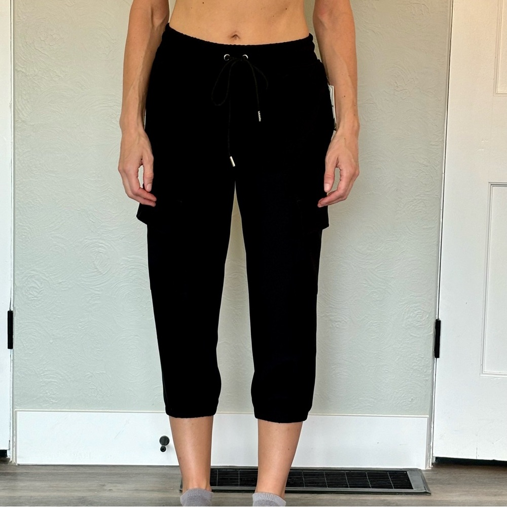 NEW WITH TAGS, Comfy black cargo Joggers, capri length